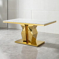 Ensemble de table à manger en marbre minimaliste de luxe léger, base géométrique en acier inoxydable plaqué or, forme rectangulaire, velours, hôtel, villa