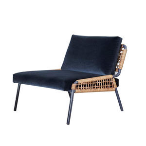 Chaise longue moderne en rotin tissé avec structure en métal et coussins, sièges élégants pour le patio, le balcon ou l'espace extérieur - Product Image 1
