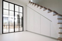 Armoire de rangement sous escalier sur mesure avec tiroirs et portes – Meuble gain de place pour maisons modernes