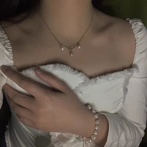 Collar de Oro de 14K, Estilo Retro Francés 'Hermana Hada', Collar de Fuegos Artificiales Humanos con Perla Natural, Estilo Delicado - Product Image 1