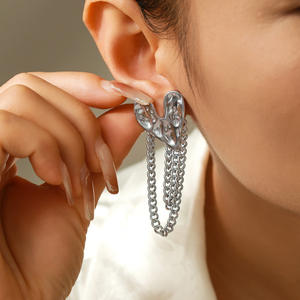 أقراط عصرية مطلية بالذهب عيار 18 من الفولاذ المقاوم للصدأ أقراط مرصعة بشراشيب كلاسيكية هندسية على شكل قلب قطع زمرد لهدايا حفلات الزفاف - Product Image 3