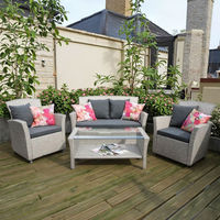 Ensemble de meubles de jardin en rotin 4 pièces de style moderne, table et chaises confortables pour terrasse extérieure, idéal pour hôtels, cours et parcs