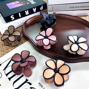 Pince à <span class=keywords><strong>cheveux</strong></span> en plastique Plumeria haut de gamme pour femmes, style européen et américain, très vendue, pour coiffure, en caoutchouc laqué, transfrontalier - Product Image 1