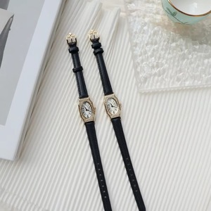 Reloj de Cuarzo Dorado Pequeño para Mujer, Diseño Cuadrado Artístico Retro, Simple y Elegante - Product Image 3