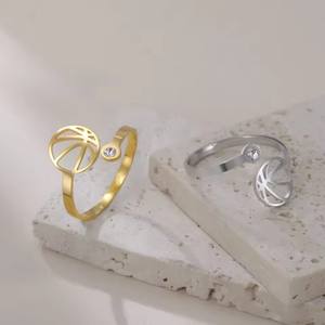 Anneaux de sport en acier inoxydable à la mode 304 avec motifs de tennis de baseball de <span class=keywords><strong>basket</strong></span>-ball de football pour unisexe quotidien - Product Image 3