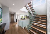 Escalier en tube carré moderne, personnalisé, durable, écologique, avec surface antidérapante, garde-corps en métal et verre, pour hôtel intérieur