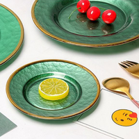 Vente en gros vrac 2023 Cuisine et table Nouvelle assiette de luxe bleu vert Assiettes de présentation en verre vert avec bord doré pour table de mariage