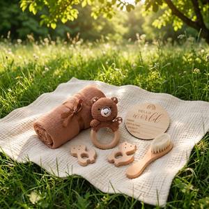 Ensemble cadeau pour nouveau-né Kaiyue : <span class=keywords><strong>Couverture</strong></span> d'emmaillotage en mousseline, hochet animal en crochet, anneau de dentition en bois, brosse, carte de développement – Nouveau coffret cadeau pour bébé - Product Image 5