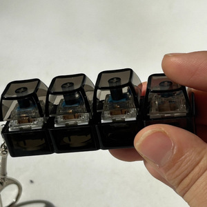 Juguete Antiestrés con Interruptor de Teclado Mecánico y Clic Satisfactorio, Llavero de Teclado Luminoso 4 en 1, Clicker de Dedo para Aliviar el Estrés - Product Image 3