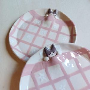 Vente en gros d'assiettes décoratives rayées de Noël avec dessin animé mignon chaton chat <span class=keywords><strong>lapin</strong></span> couverture design assiettes à bijoux en céramique - Product Image 1