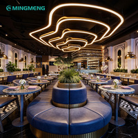 Ensemble de mobilier de restaurant moderne de luxe léger, banquettes sur mesure pour café, avec tables à plateau en faux marbre et cadres métalliques, 4 places