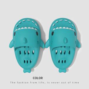 Adultes mignon drôle été maison EVA doux nuage requin diapositives pantoufles pour hommes femmes - Product Image 3