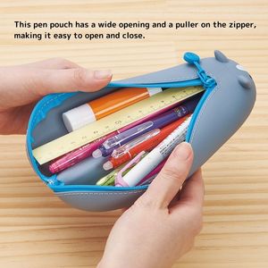 LIHITLAB Trousse à crayons en silicone au design d'animaux japonais Kawaii, fournitures scolaires et de bureau mignonnes pour les commandes en gros ou les cadeaux - Product Image 3