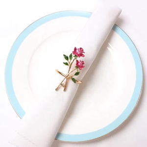 Personnaliser <span class=keywords><strong>Rose</strong></span> Or 304 En Acier Inoxydable Mariage Fleur Roses Ronds <span class=keywords><strong>De</strong></span> <span class=keywords><strong>Serviette</strong></span> Strass pour Fête <span class=keywords><strong>De</strong></span> Mariage - Product Image 5