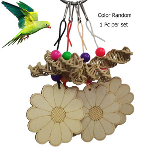 Venta caliente transfronterizo ratán tejido pájaro juguete madera flor floreciente con cuero loro morder juguete Color al azar - Product Image 1