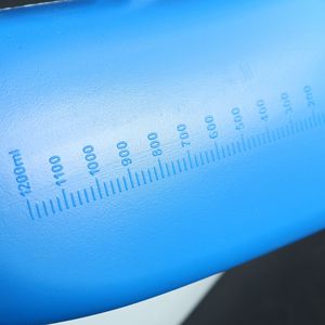 Urinoir pour hommes 1200 ml en plastique avec couvercle pour personnes âgées alitées - Product Image 2