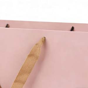 Bolsas de Mano Ecológicas Personalizadas con Asas, Ideales para Joyería, Regalos, Calzado, Ropa y Compras Bolsas de Cartulina Rosa. - Product Image 3