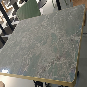 Mesa de Restaurante Cuadrada Contemporánea con Superficie de Mármol y Borde Dorado Sinterizado, Muebles de Comedor Modernos, Duraderos, de Uso Comercial, Fáciles de Limpiar - Product Image 1