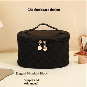 Bolsa de cosméticos de piel sintética con diseño de cuadrícula, impermeable, duradera, ligera, fácil de limpiar, espaciosa, para viajes - Product Image 3