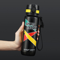 Bouteille d'eau sport en plastique légère, durable et réutilisable de 1,5 L (50 oz) avec emballage personnalisé pour la gym et le gaming – Vente en gros