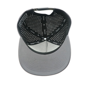 Casquette de camionneur personnalisée à 5 panneaux en PVC et caoutchouc avec visière incurvée, imperméable, perforations découpées au laser, motif nœuds et affichage du logo - Product Image 3