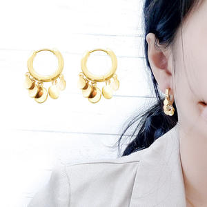 أقراط دائرية متعددة من الفولاذ المقاوم للصدأ المطلي بالذهب بتصميم عصري جديد للنساء - Product Image 5