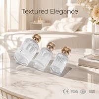 Flacon de parfum en verre cannelé Solent, conteneur de parfum vertical à cannelures, bouchon à boule doré, vente en gros, prix d'usine