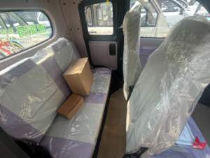 Xinhamai MK Auto Elettrica Mini a 4 Ruote ad Alta Velocità, Berlina 2 Porte 4 Posti, Velocità Massima 45km/h, Funzioni Automatiche, Colore Personalizzabile - Product Image 3