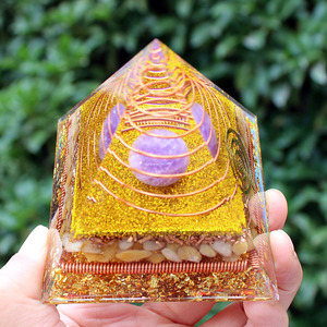 Pyramide en résine avec sphère violette et bobine de cuivre, décoration artistique pour la maison - Product Image 4