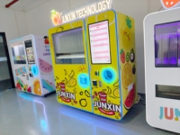 Distributeur automatique intelligent de smoothie de parcs d'attractions de plage d'été Pièce de monnaie à dégagement rapide indispensable pour soulager la chaleur estivale
