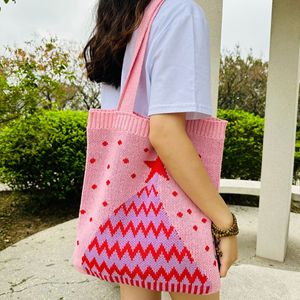 Bolso de hombro plegable vintage con diseño de vacaciones y copos de nieve para mujer, bolso de Navidad de poliéster espacioso, bolso cruzado duradero - Product Image 3