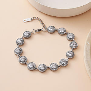 Bracelet Tennis CZ Cœur et Rectangle Plaqué Or et Argent, Chaîne de Luxe, Bijou Réglable, Cadeau Tendance pour Femme, Vente en Gros - Product Image 3