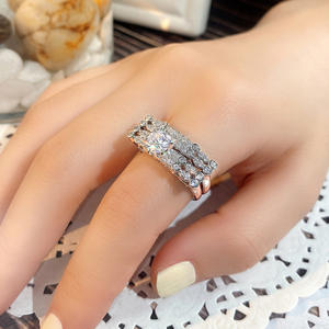 Anello di Fidanzamento DJ023 per Donna in Oro Bianco con Diamante Taglio Brillante Rotondo Colore G Naturale e Diamanti Laterali - Product Image 6