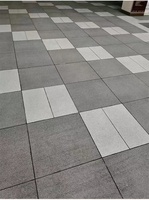 Grandes dalles de granit naturel poli pour comptoirs de cuisine modernes et escaliers