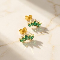 Boucles d'oreilles clous en acier inoxydable plaqué or PVD 18 carats, serties de zircons cubiques marquise incurvés, bijoux de piercing colorés en cristal en grappe, vente en gros