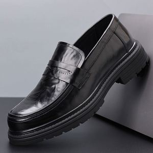 Chaussures en cuir pleine fleur pour hommes, nouvelle collection printemps, chaussures en cuir décontractées pour hommes, chaussures en cuir véritable haut de gamme à semelle épaisse - Product Image 4