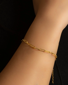 Pulsera de Cadena de Eslabones de Oro de 18 Quilates, Joyería de Lujo Elegante y Minimalista, Pulsera de Diseño Moderno, Accesorio de Oro Fino y Elegante - Product Image 4