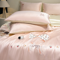 Parure de lit matelassée 4 pièces en satin soyeux brodé de luxe 2026 avec couette d'été soyeuse