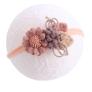 Fotografía suave y cálida Flor de fieltro de <span class=keywords><strong>lana</strong></span> en diadema elástica de nailon accesorios para el cabello de niña - Product Image 1
