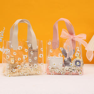 Bolsas de regalo de plástico transparente al por mayor estilo INS con asa de cuero bolso reutilizable bolso de mano de plástico de <span class=keywords><strong>PVC</strong></span> transparente para envolver regalos - Product Image 6