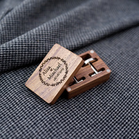 Ensemble Cadeau Mariage Haut de Gamme Fait Main Écologique : Pince à Cravate et Boutons de Manchette en Bois de Noyer pour Chemise Française, Gravure Personnalisée