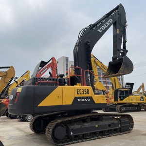 Volvo EC350 robuste et durable pour le creusement et le remblayage de fondations de sites industriels avec des matériaux granulaires lourds et volumineux - Product Image 2