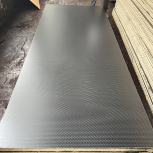 Ventas directas de fábrica antideslizantes 4x8ft 12 15 18mm película de álamo fenólico chapa de madera contrachapada moldura de construcción impermeable E1 - Product Image 4