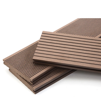 Dalles de terrasse en composite bois-plastique (WPC) à emboîtement, design traditionnel extérieur, surface rainurée, aspect teck