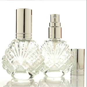 Flacone <span class=keywords><strong>di</strong></span> Ricarica per <span class=keywords><strong>Profumo</strong></span> in Vetro Trasparente a Forma <span class=keywords><strong>di</strong></span> Conchiglia da 15ml con Tappo a Rosa, Design Speciale - Product Image 1