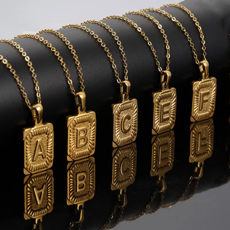 Hip Hop Gelbgold plattiert 26 Alphabet Monogramm Edelstahl Rechteck Brief Anhänger Halskette