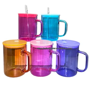 Tasse à bière colorée en vrac de 15 oz 15 oz tasse à café en verre de sublimation vierge de 15 onces avec poignée de couleur et couvercles en plastique de couleur
