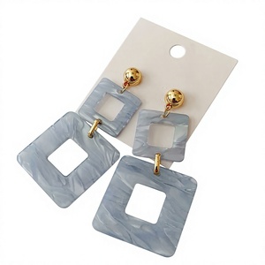 2026 Cute Geometric Hoop Stylish <b>Earrings</b> <b>Black</b> & Transparent Design Resin Gold Plated Women's Trendy Parties Wedding Jewelry - Product Image 4