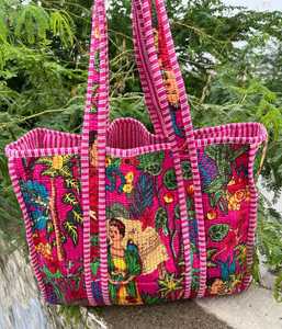 Bolso Tote de Algodón Acolchado con Estampado de Bloques Inspirado en la Herencia, Elegante Bolso de Hombro para Viajes y Compras - Product Image 2