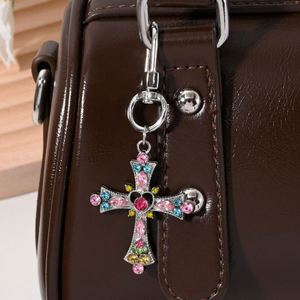 Porte-clés en forme de cœur croisé avec strass colorés, style doux et cool, pendentif pour sac - Product Image 4